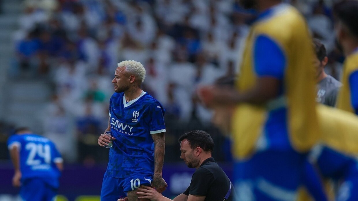 Viral video: Neymar's "arrogant" behavior with an Al Hilal staff member following injury